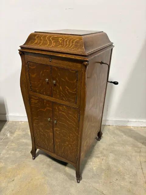 1919 RCA Victor Victrola VV XI A 4 Door Cabinet – Invio Fine