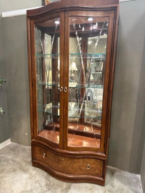 Thomasville Bogart Bel Aire Mahogany Lighted Curio Cabinet – Invio Fine ...