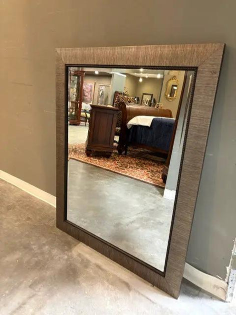 Frame – Invio Fine Furniture Consignment